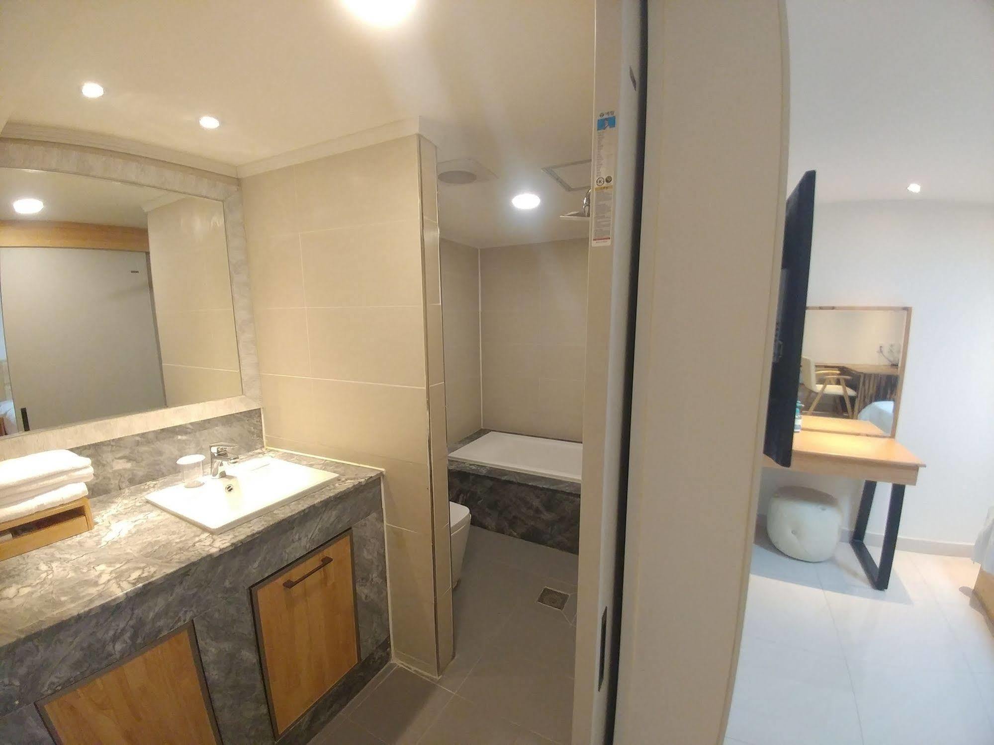 I.Y Hotel Suwon Dış mekan fotoğraf